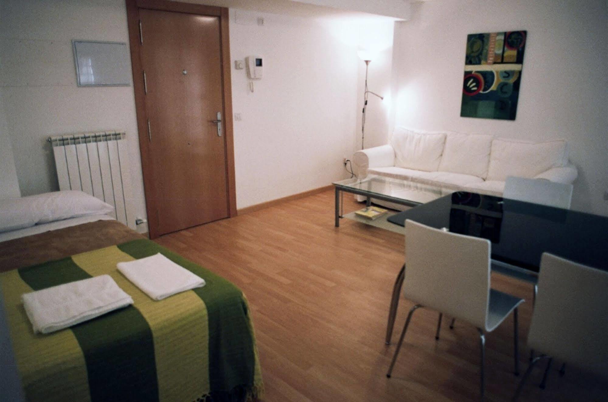 Apartamentos Auhabitat Zaragoza, Edificio De Apartamentos Turisticos المظهر الخارجي الصورة